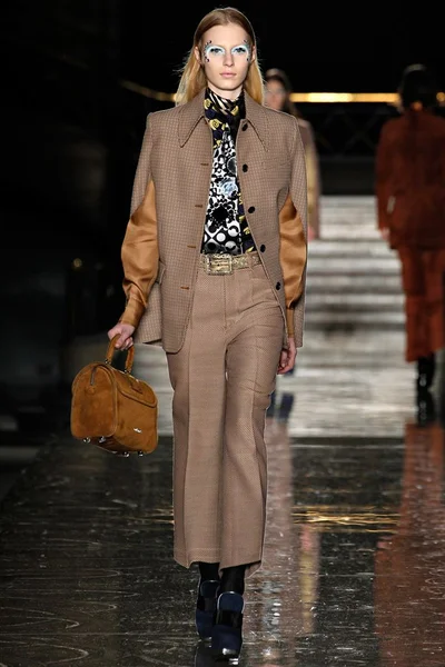 Look 23